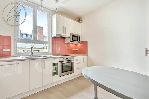 Cuisine très légèrement amélioré par le home staging